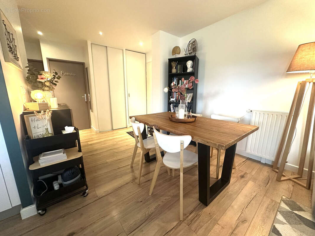 Appartement à LA MEZIERE
