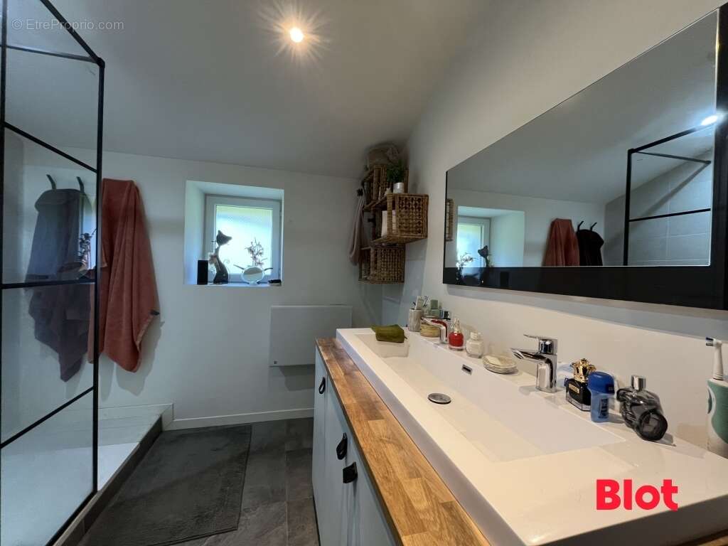 Maison à LE SEL-DE-BRETAGNE