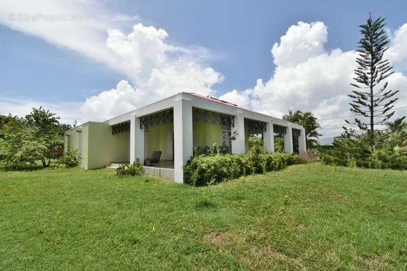 Maison à BAIE-MAHAULT