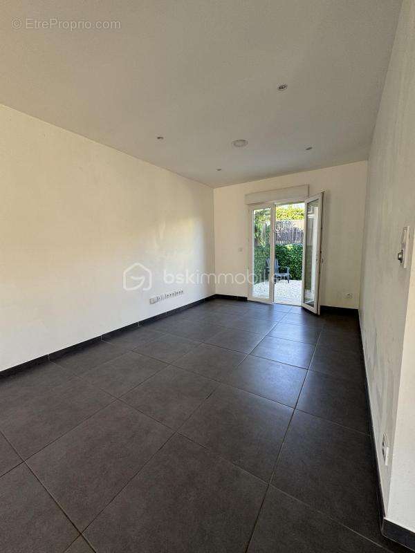 34500 beziers crouzette - villa plain pied 66m2 - 2 faces - rénovée - terrasse avant - jardinet arrière - photo 11