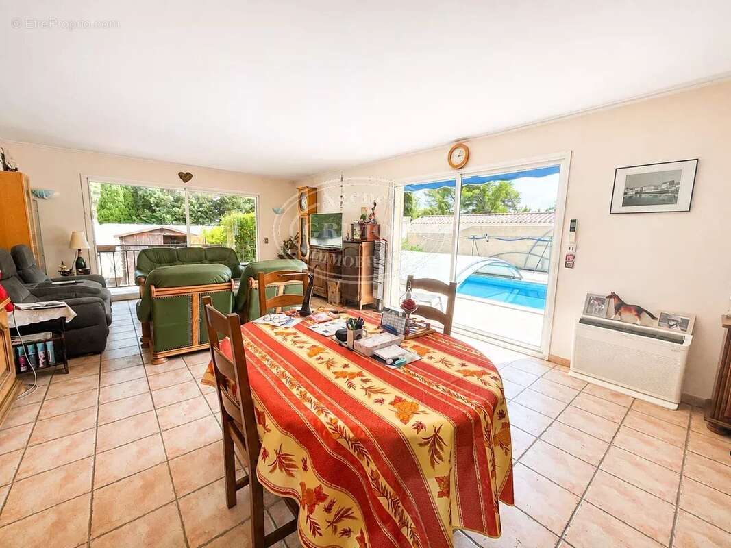 Villa de 110m² terrain de 677m² avec piscine et garage - photo 2