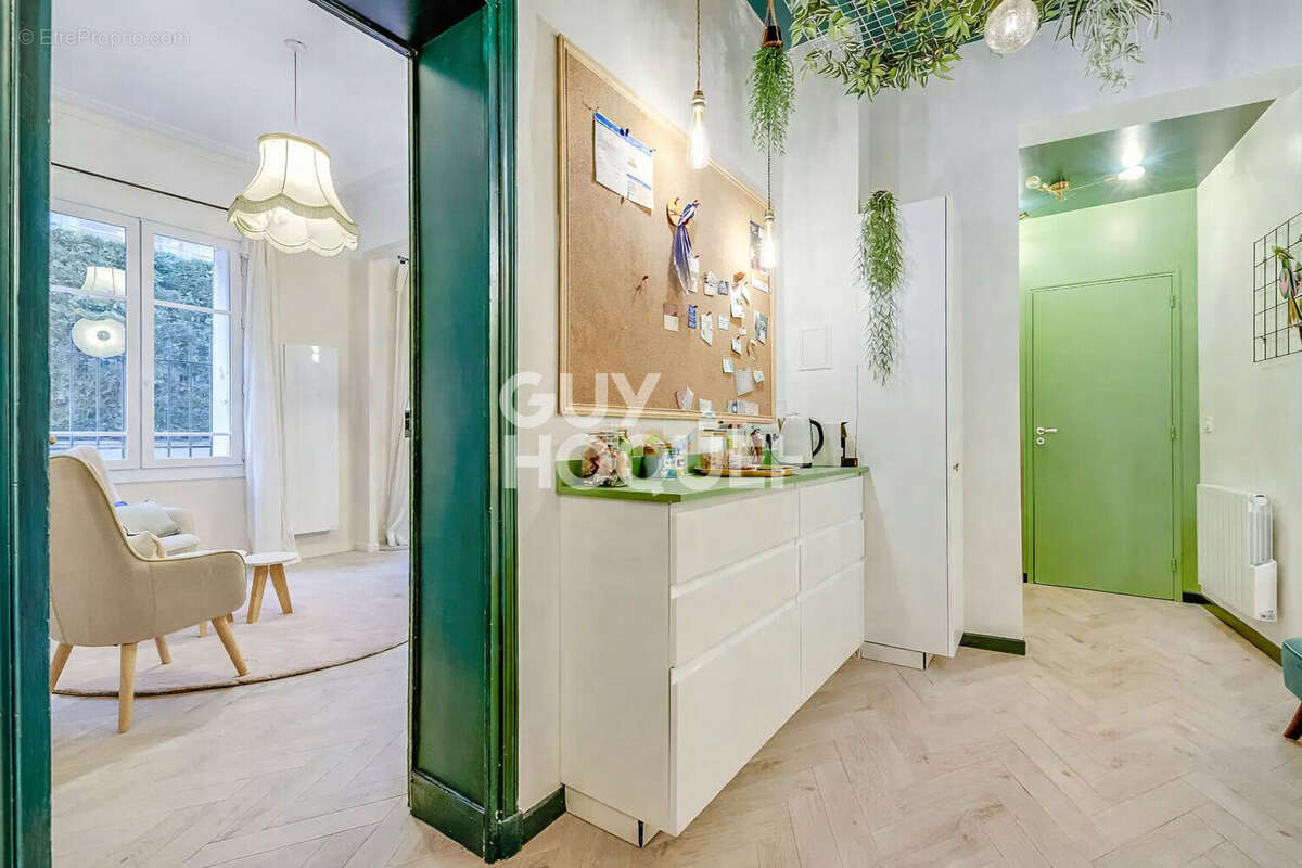 Commerce à PARIS-11E