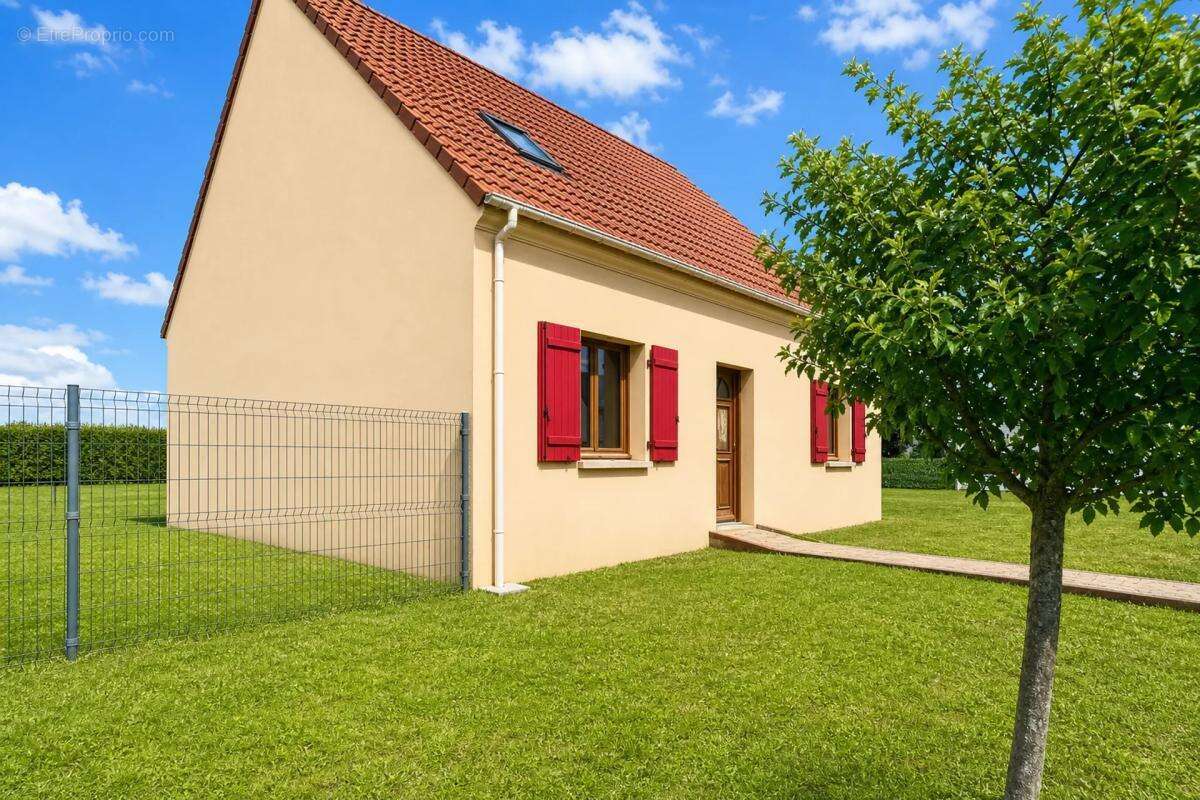 Maison à CREVECOEUR-LE-GRAND