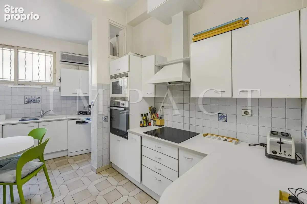 Cannes centre ville Appartement 3 pièces à rénover à vendre - photo 4