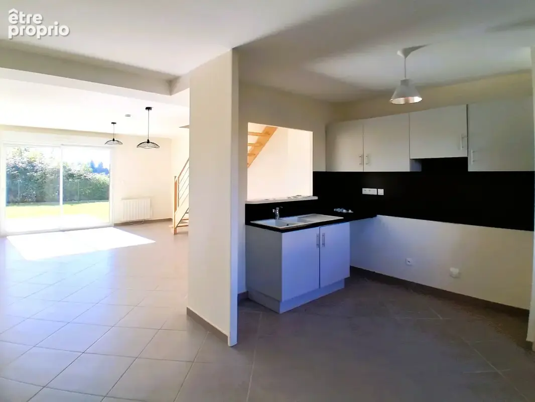 Appartement en rez-de-chaussée avec jardin - photo 2