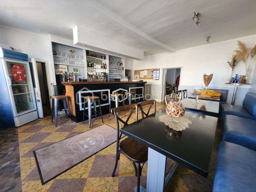 Commerce à COURS-LES-BARRES