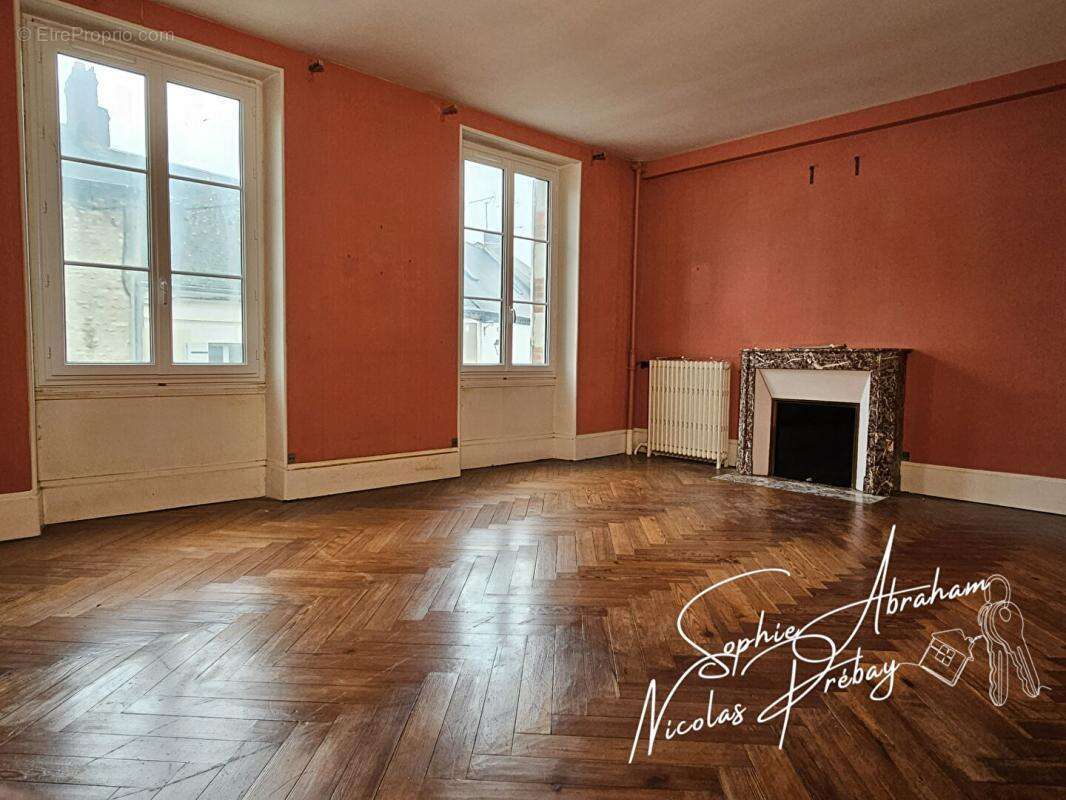 Maison de ville avec dépendances et fort potentiel en centre-ville de Toury - photo 8