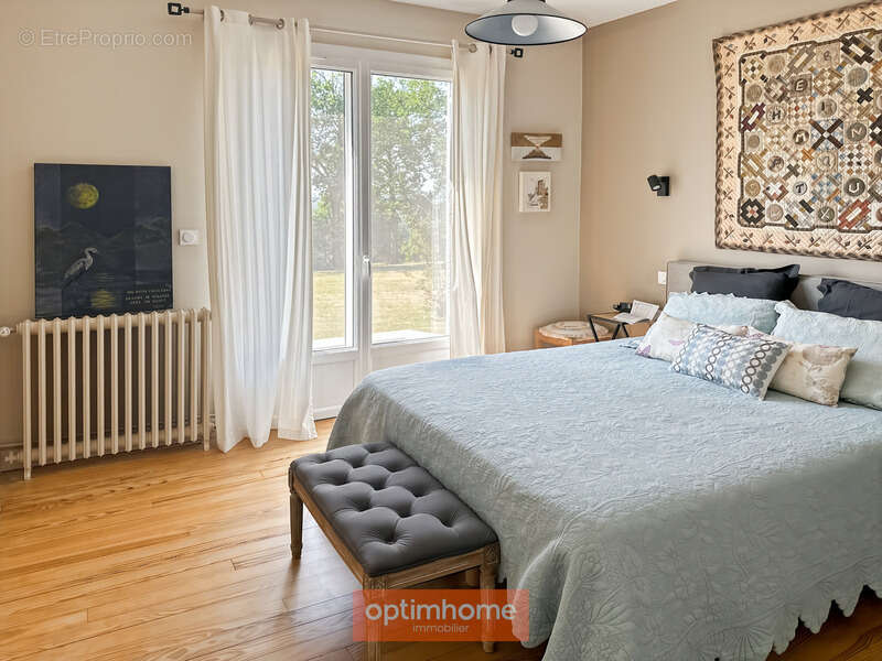 Maison rénovée pleine de charme et de caractère sur son parc boisé d'environ 3 hectares - photo 13