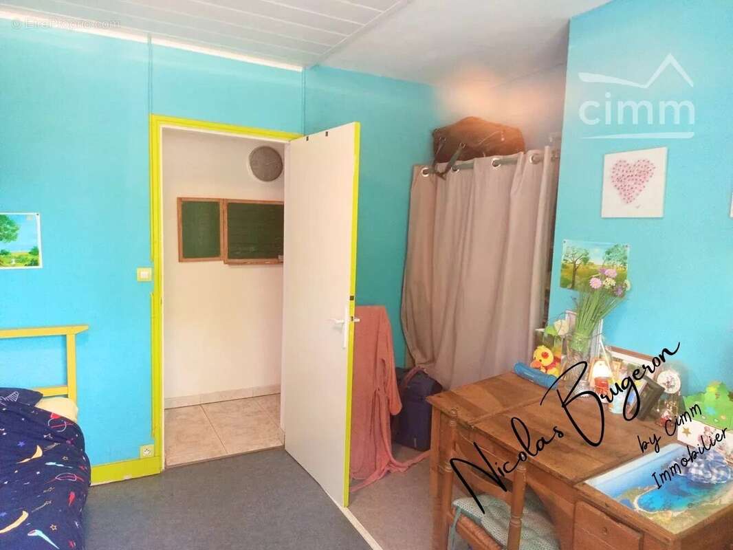 En exclusivité – Ensemble immobilier avec deux habitations, étang et près d’un hectare de terrain - photo 33