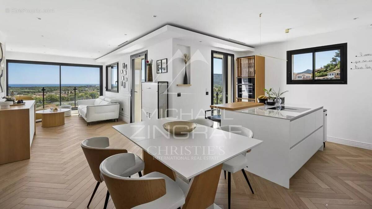 Appartement à MANDELIEU-LA-NAPOULE