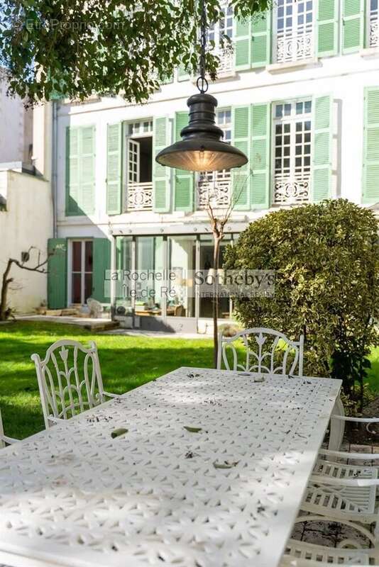 Elégant Appartement de Charme avec Jardin - photo 20