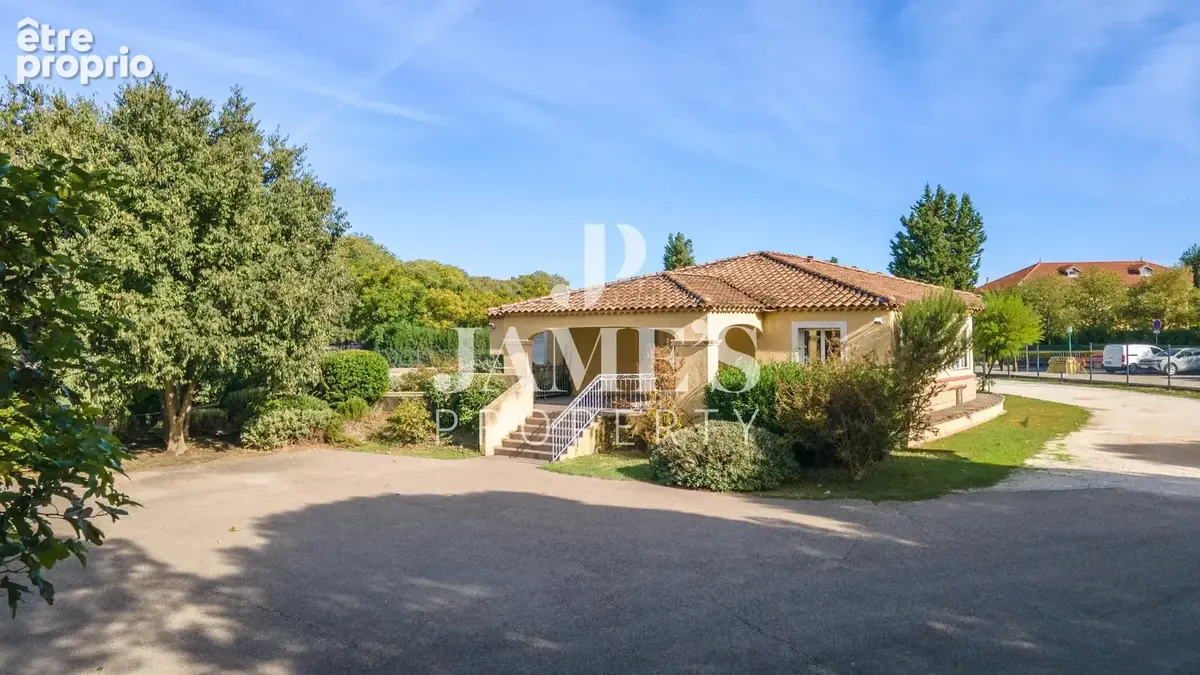 Commerce 192 m² à vendre à Eyragues (13630) - photo 2