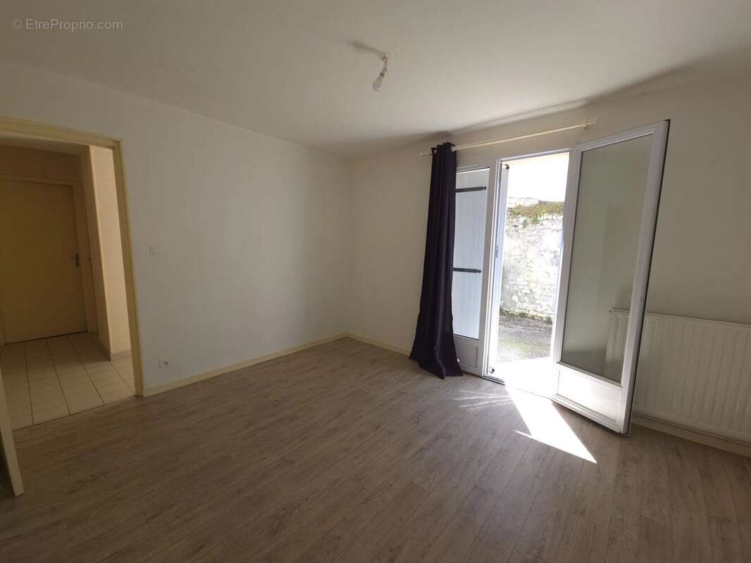 Maison en pierre avec jardin et garage - photo 6