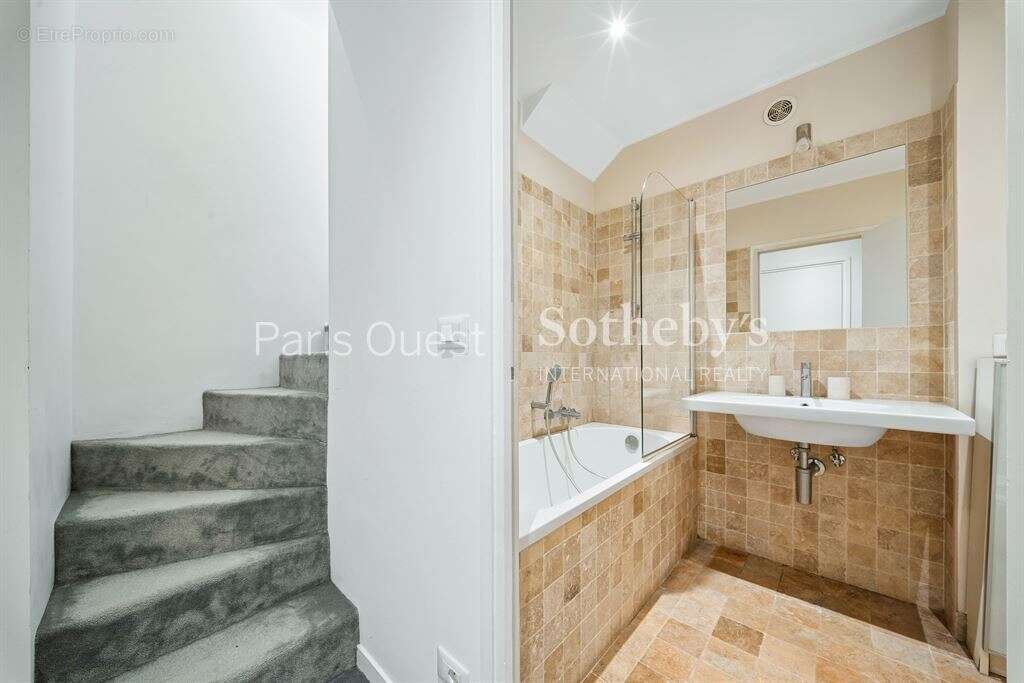 Appartement à PARIS-17E