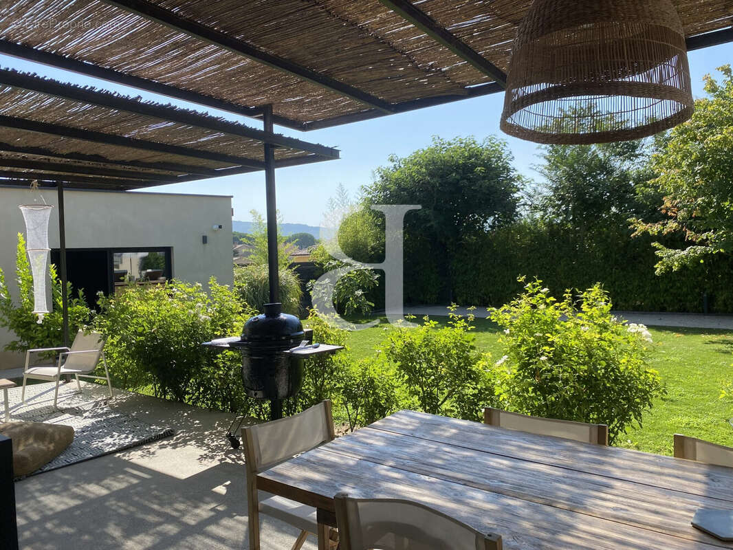 Maison 255 m² à Vaison-La-Romaine  - photo 4