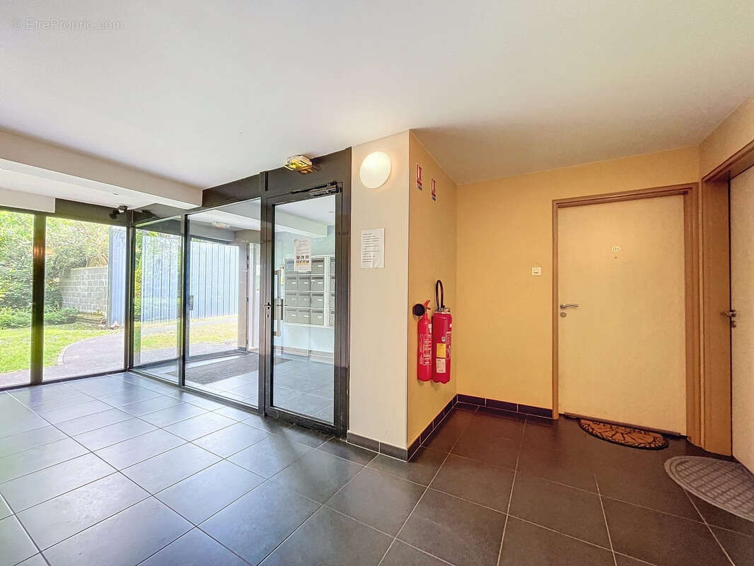 Appartement T3 77m2 dans une résidence sécurisée avec parking privé en sous-sol - photo 10