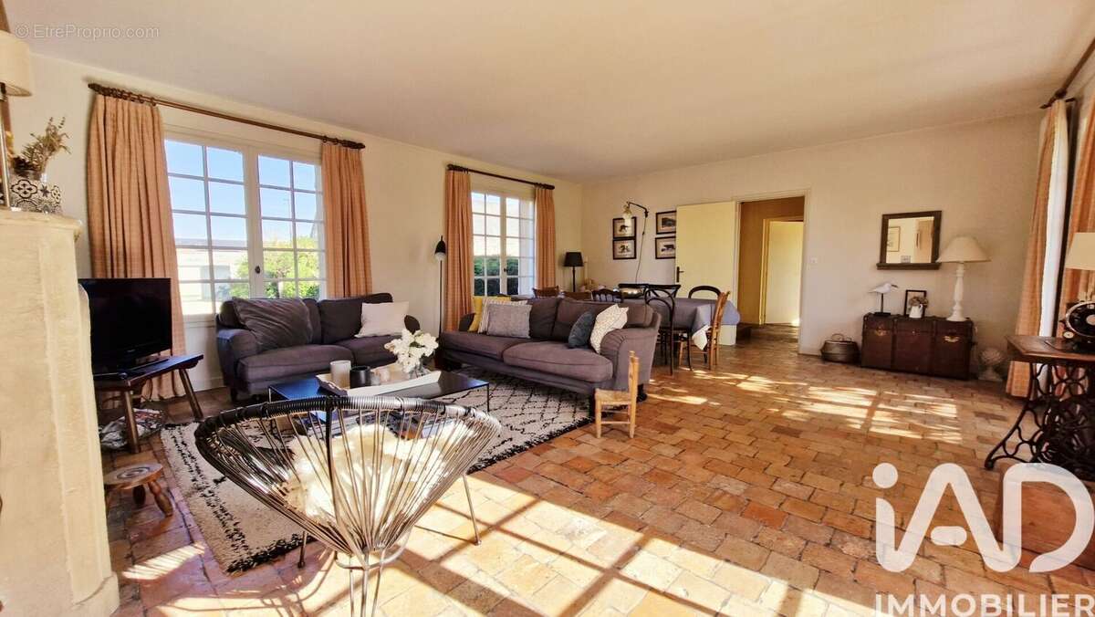 Maison 143 m² à Reclainville  - photo 4