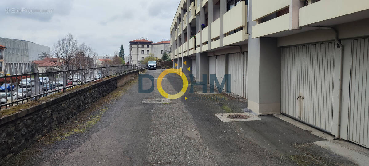 Parking à CLERMONT-FERRAND