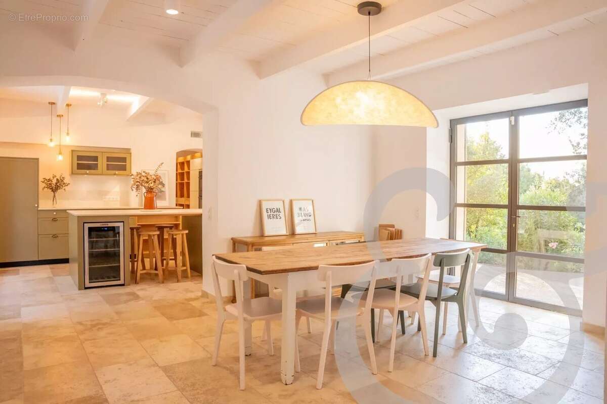 Maison à MAS-BLANC-DES-ALPILLES