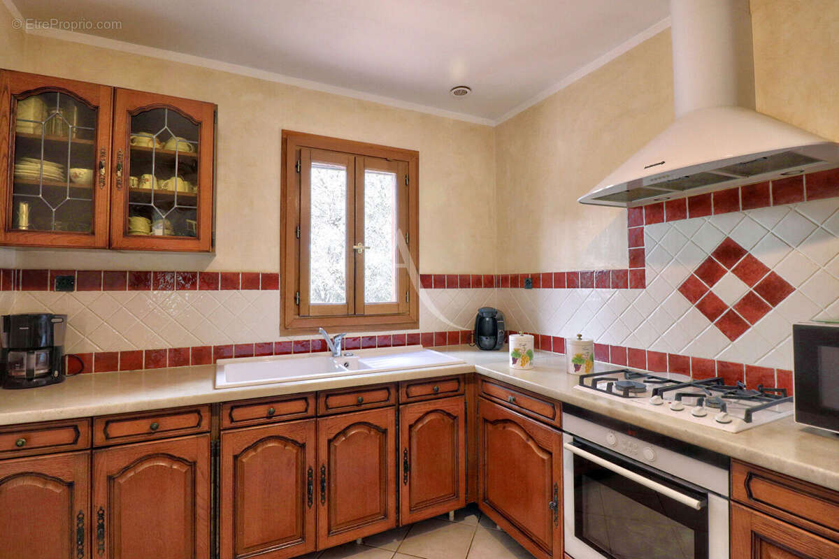 Villa de plain-pied avec terrain de 4554m2 et garage - photo 5