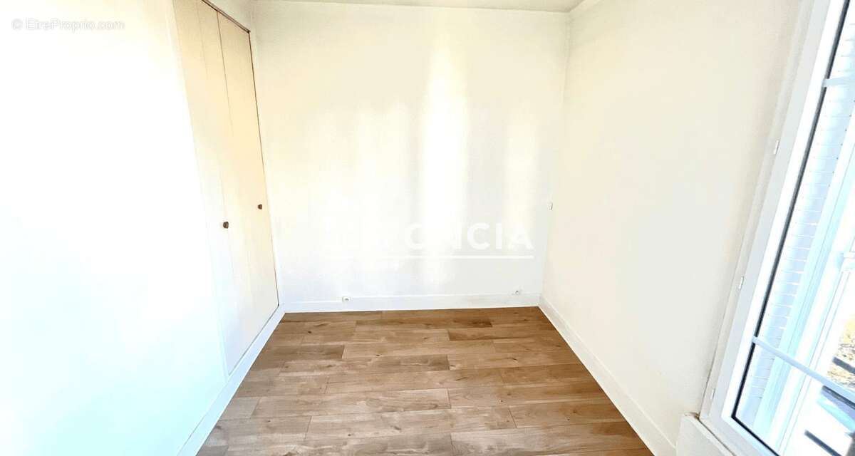 Appartement à LES PAVILLONS-SOUS-BOIS
