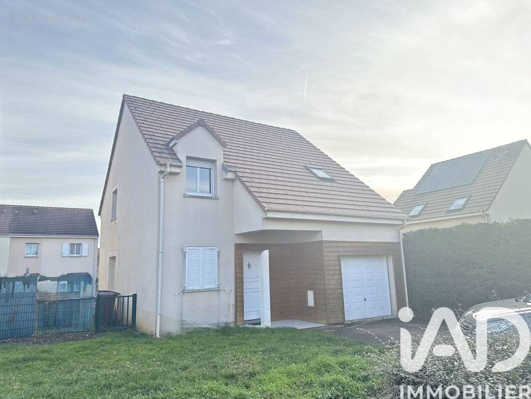 Photo 1 - Maison à SAVIGNY-LE-TEMPLE