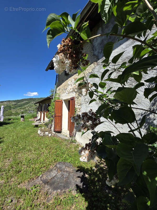 Maison à ENCHASTRAYES