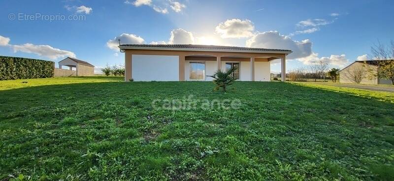 Maison à SALLES-DE-BARBEZIEUX