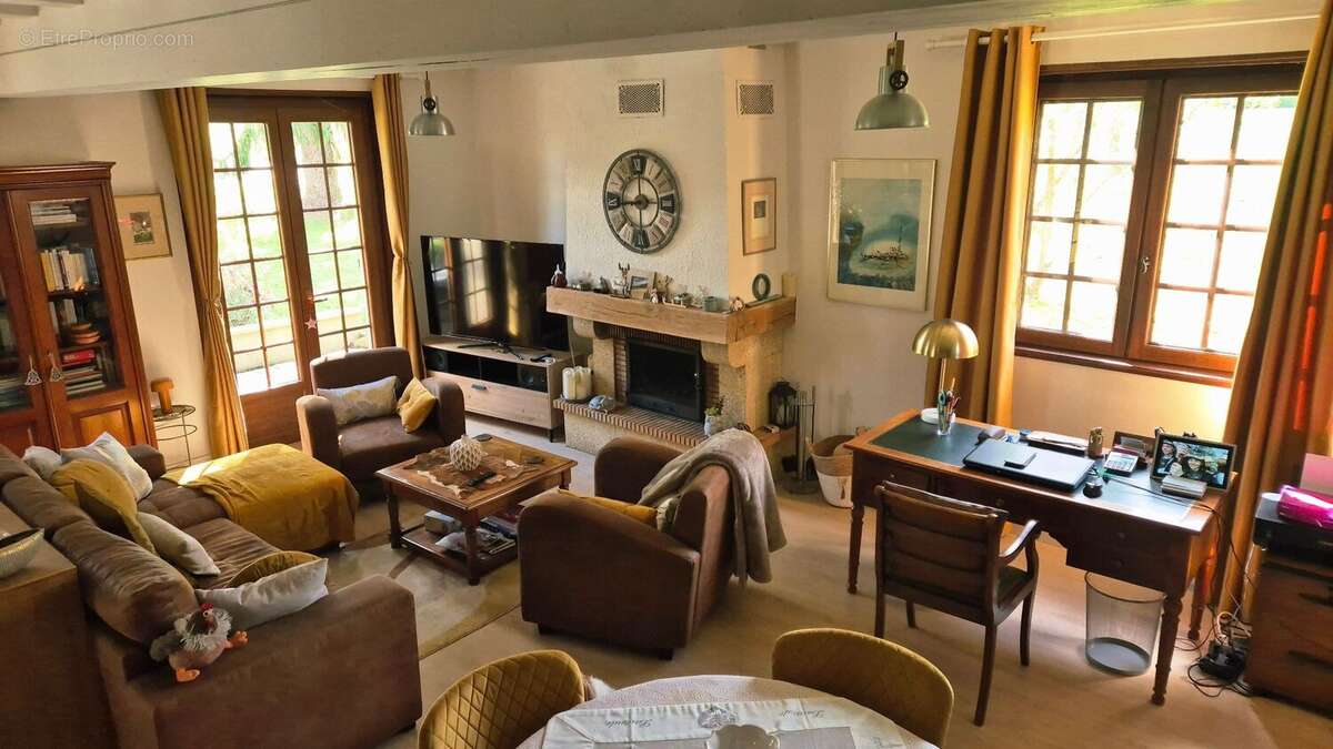 Maison à MEYRALS