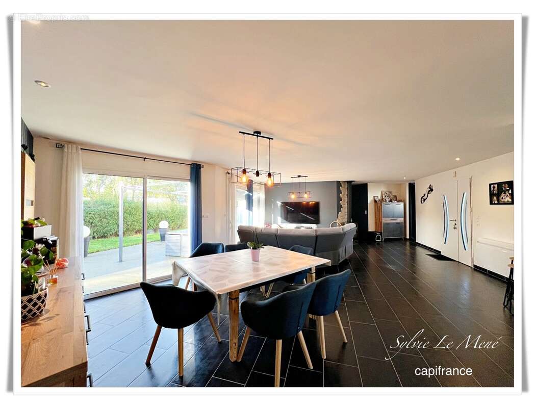 À vendre au Sourn, à proximité immédiate de Pontivy : découvrez cette spacieuse maison familiale de plus de 200 m² habitables - photo 9