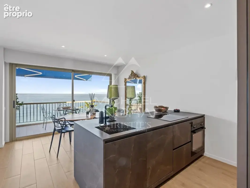 Proche Nice - Superbe appartement front de mer avec piscine - photo 4