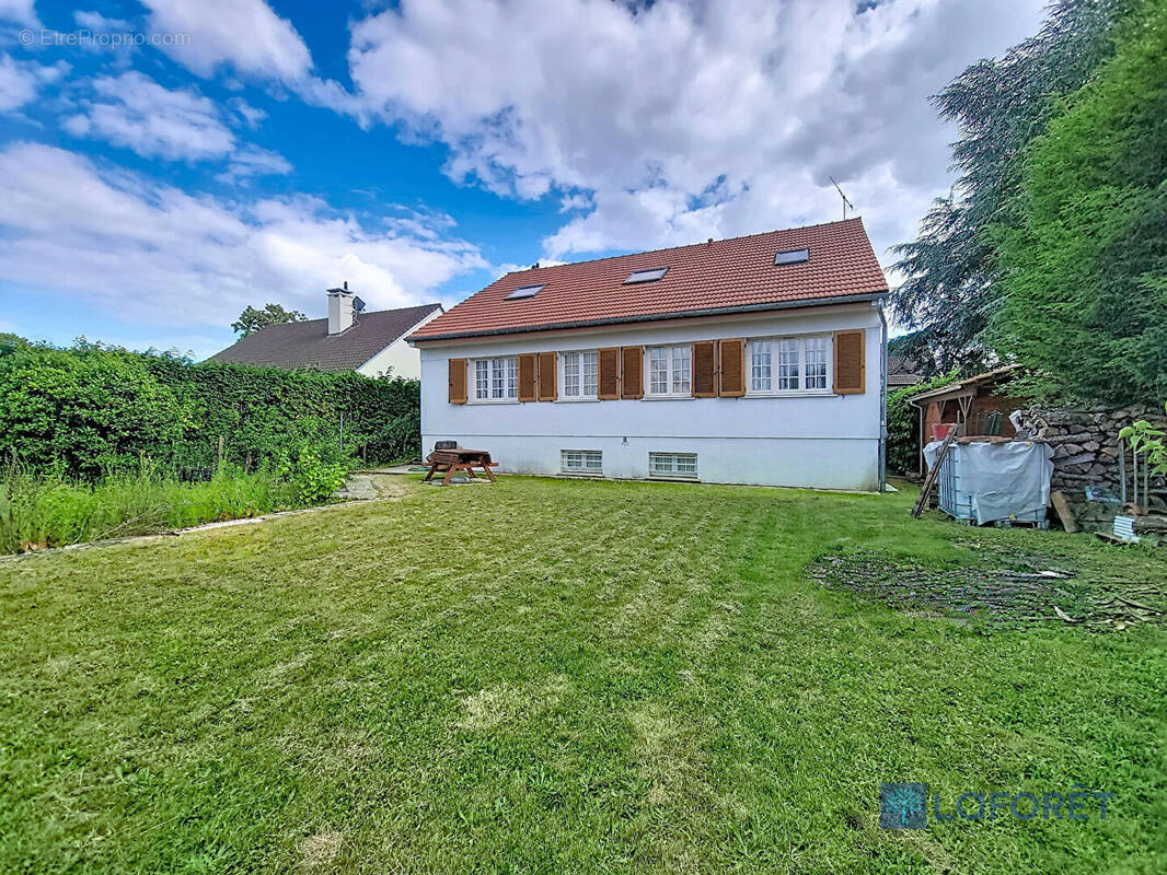 Maison à OLLAINVILLE