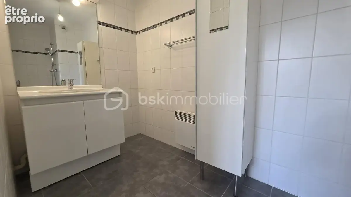 Grand appartement F2 - 44 m2 - Belle vue et Parking privatif - photo 6
