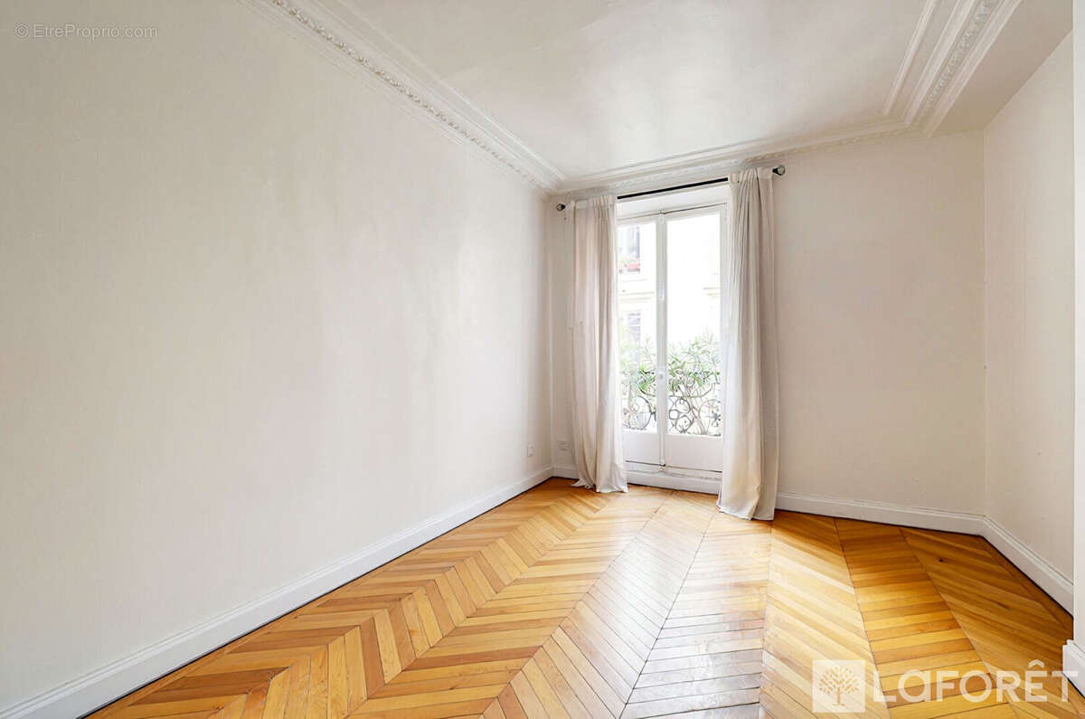 Appartement à PARIS-1E