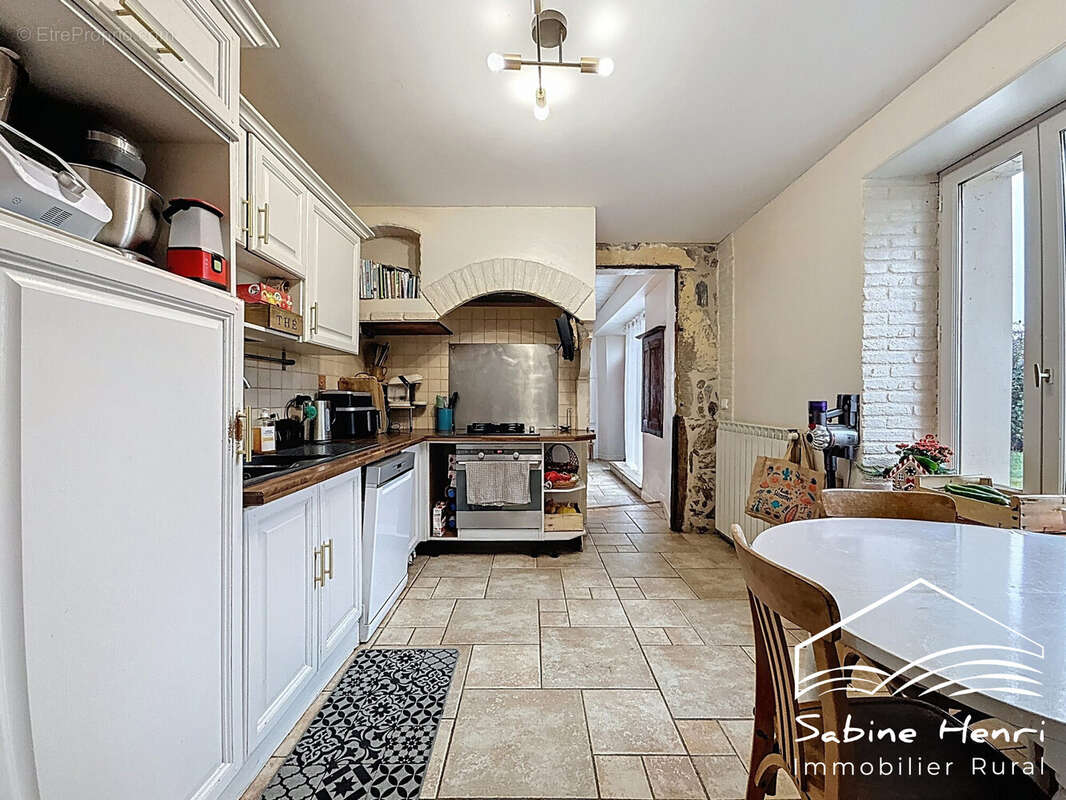 Maison à MIRANDOL-BOURGNOUNAC