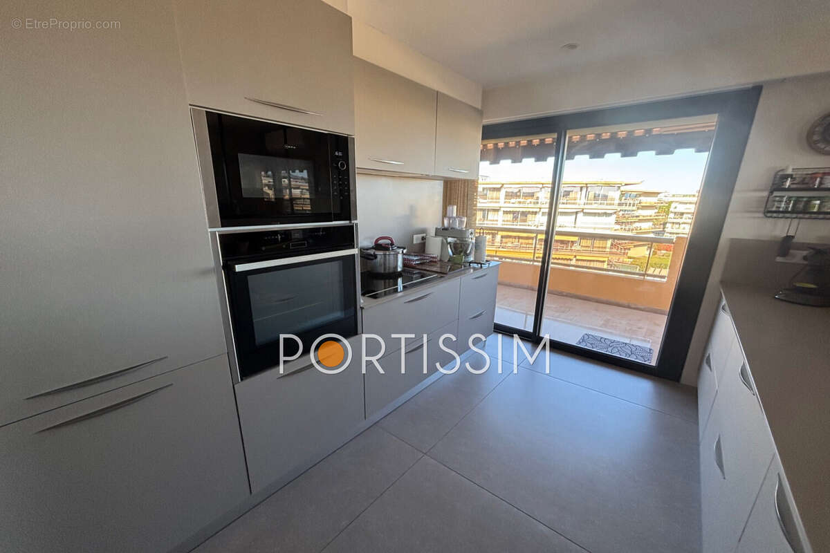 Appartement à SAINT-LAURENT-DU-VAR