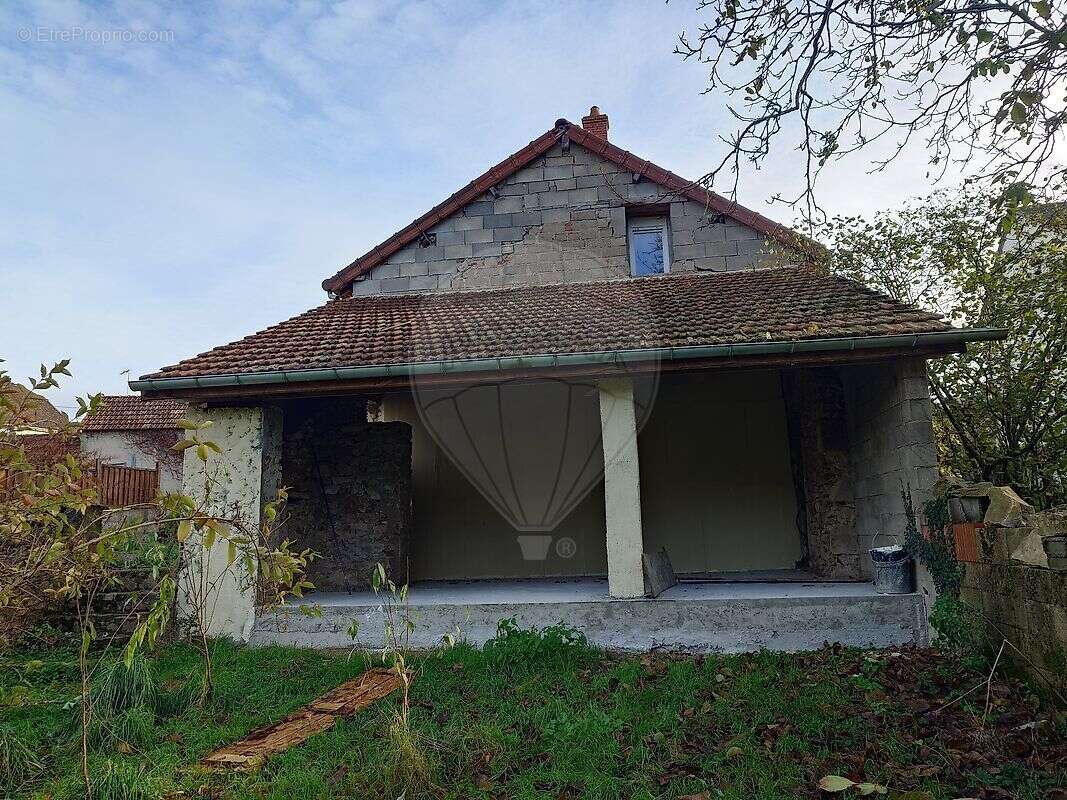 Maison à LUZY