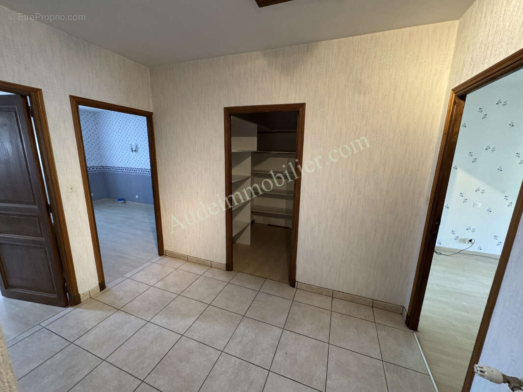 Maison avec piscine et hangar - photo 10
