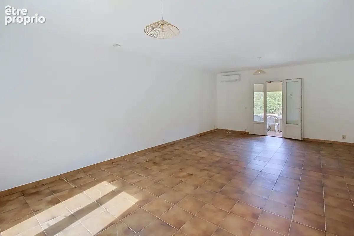 Maison Lorgues de 162 m2 avec piscine 10x6  et garage sur un terrain de 7567m2 - photo 5