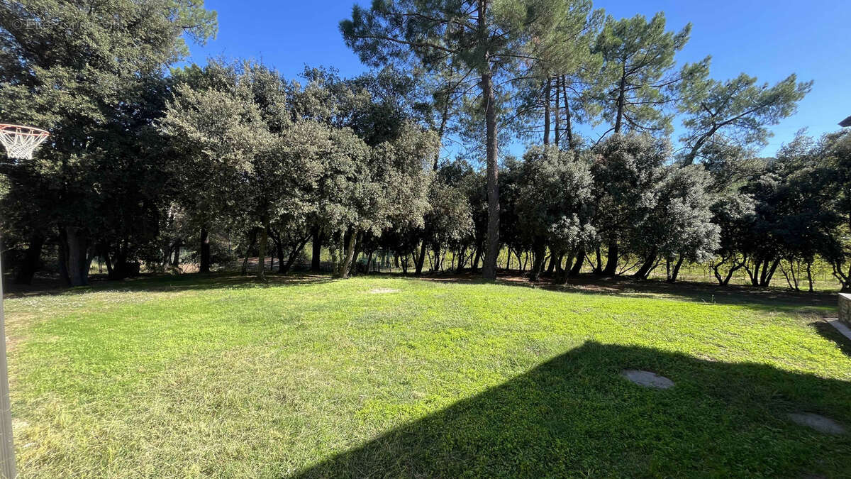 Maison à SAINT-MARCEL-DE-CAREIRET