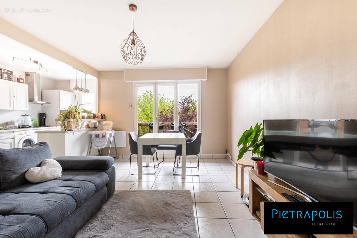 Appartement à DECINES-CHARPIEU