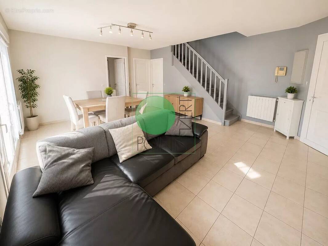Appartement à LA FERTE-ALAIS