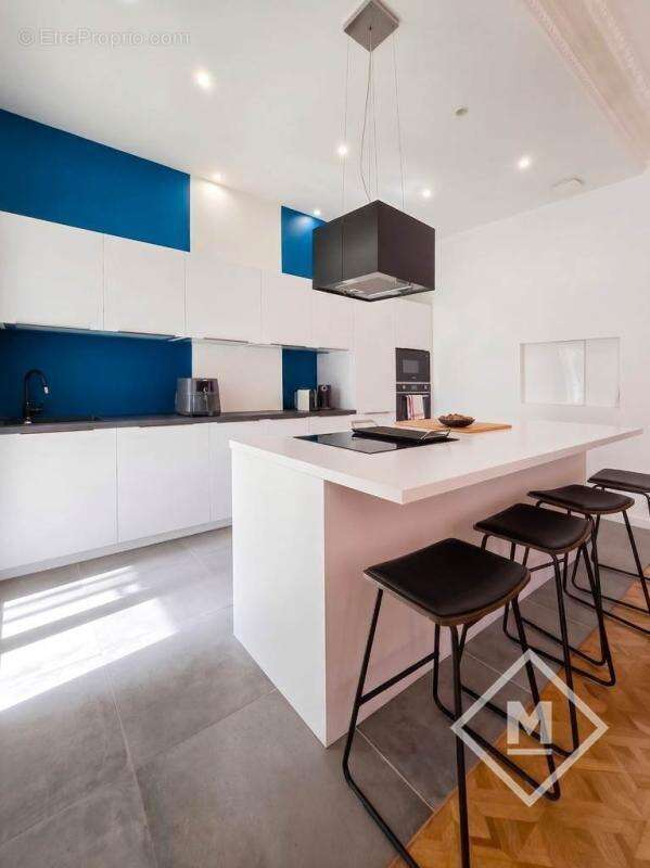 Superbe appartement T4 de 92m² avec climatisation, au 1er étage à Marseille 8ème - Carré d'Or - photo 12