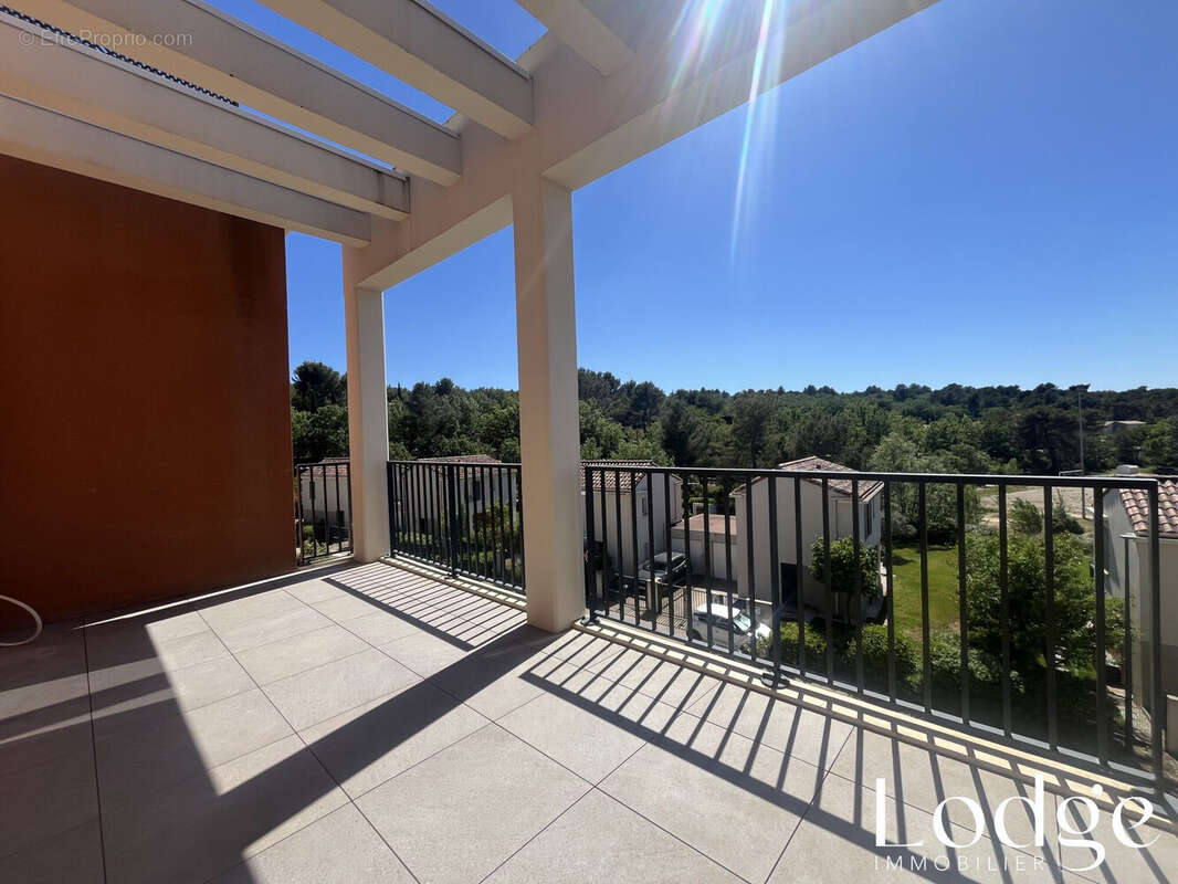 Appartement à CHATEAUNEUF-LE-ROUGE