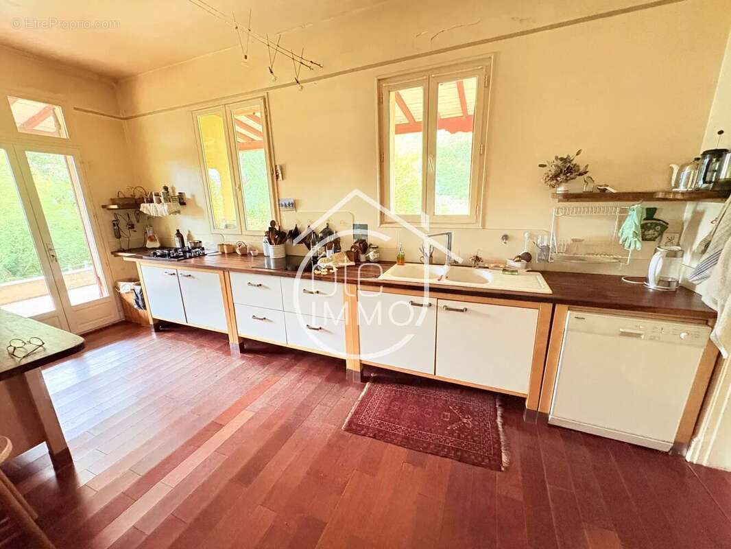 BERGERAC : Manoir atypique 17 pièces de 570m² avec dépendances - photo 6