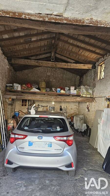 Photo 1 - Parking à TAILLEBOURG