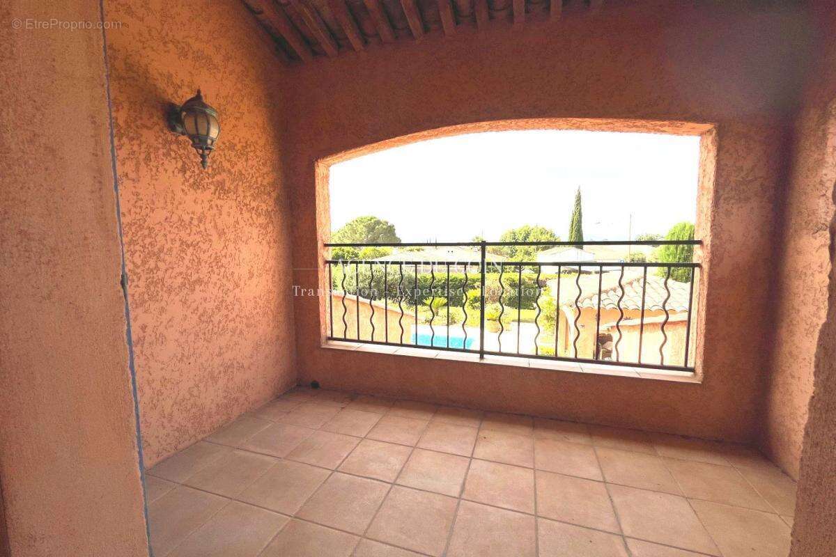 Maison à LE MUY
