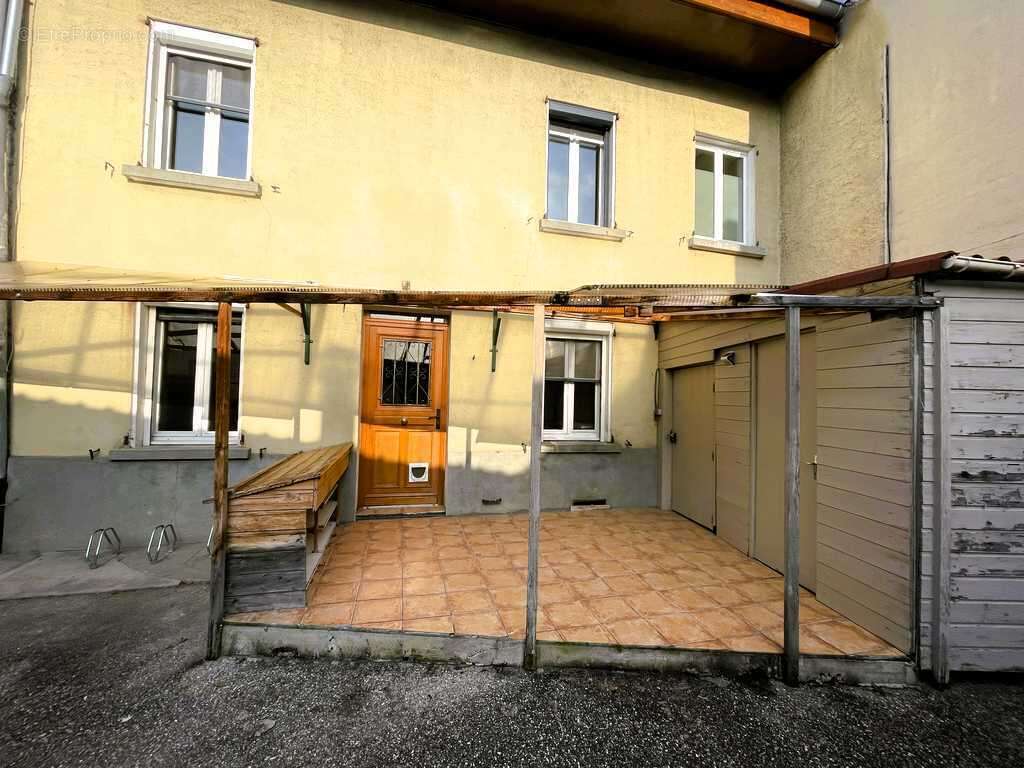 Maison + terrasse et KGB - photo 2