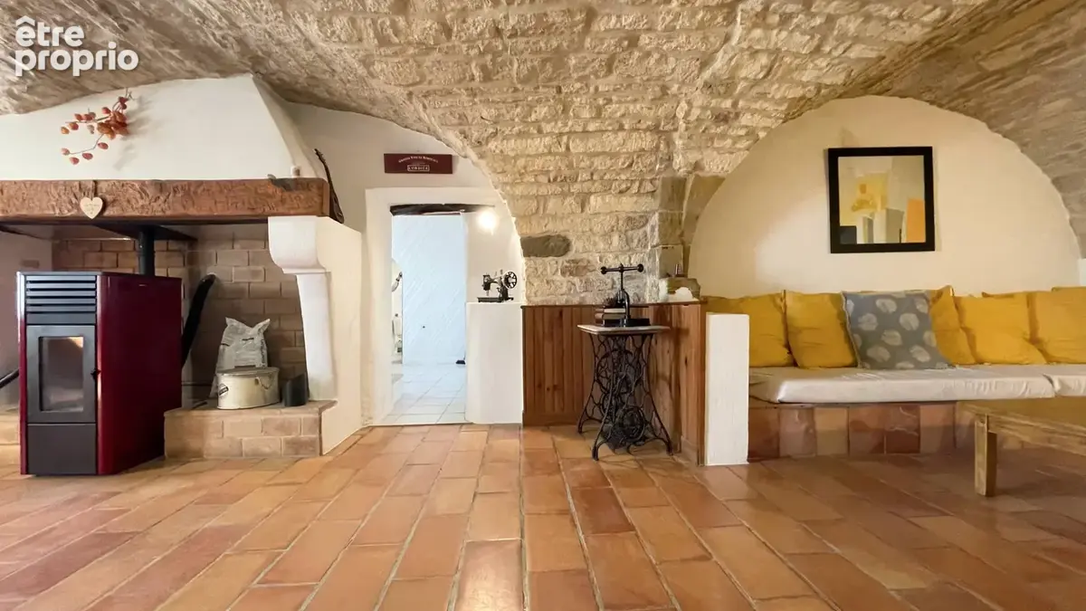 À 10 min d’Uzès, maison de village à réinventer avec terrasse panoramique - photo 8