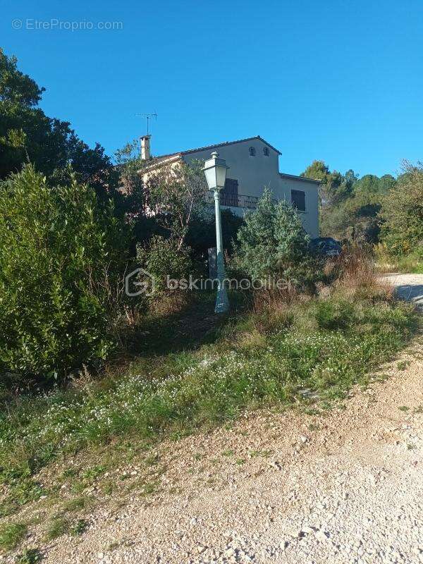 Maison à SAINT-HILAIRE-D'OZILHAN